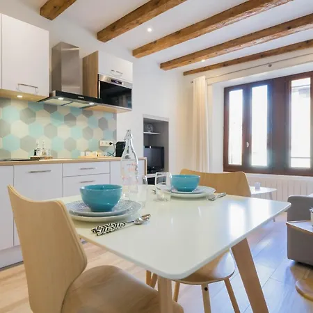 Olson Romantique Vieille Apartment Annecy